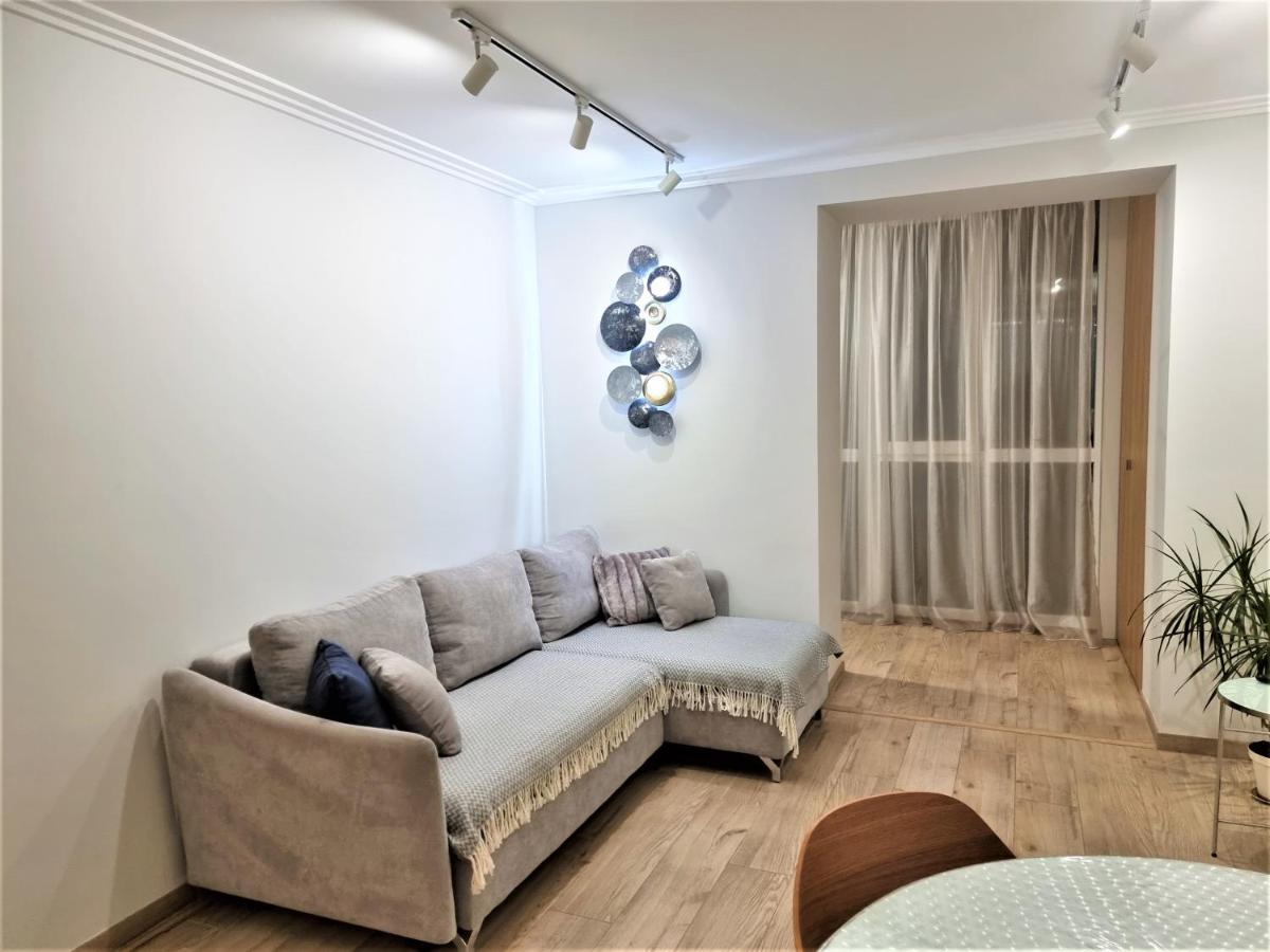 Світло Цілодобово Сучасні Апартаменти Біля Парку Топільче Ternopil Exterior photo